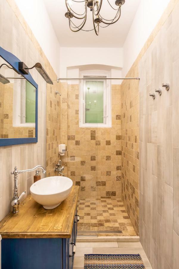 Bonton Apartments Sibiu Esterno foto